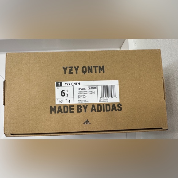 EUC Unisex Adidas YEEZY "QNTM" sneakers - Picture 4 of 4